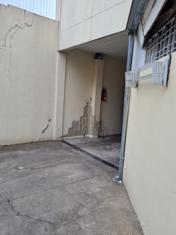 VENTA - DEPTO TIPO DUPLEX TRES AMBIENTES - SANTOS LUGARES - COCHERA CUBIERTA -