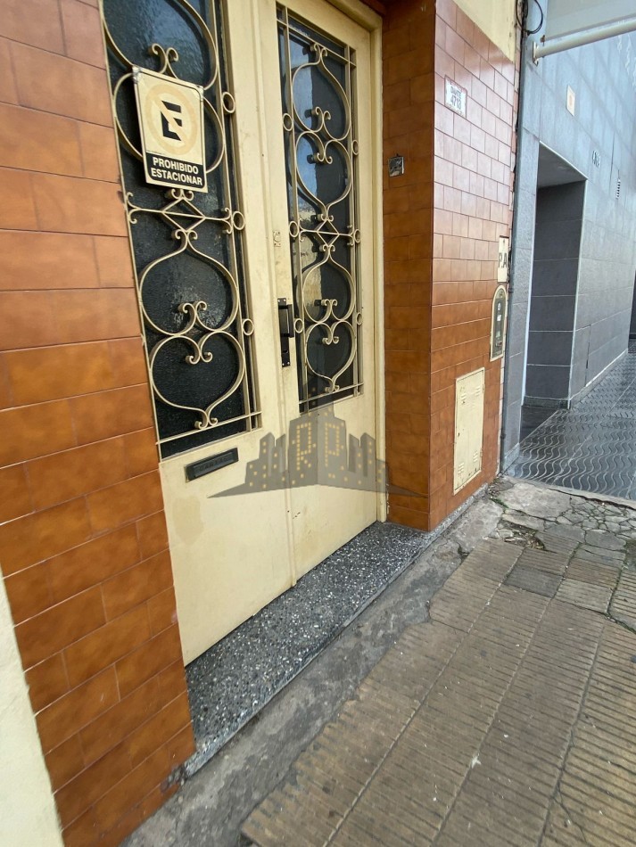 ALQUILER - CASEROS NORTE - CASA PH 3 AMBIENTES - PATIO - NO POSEE EXPENSAS