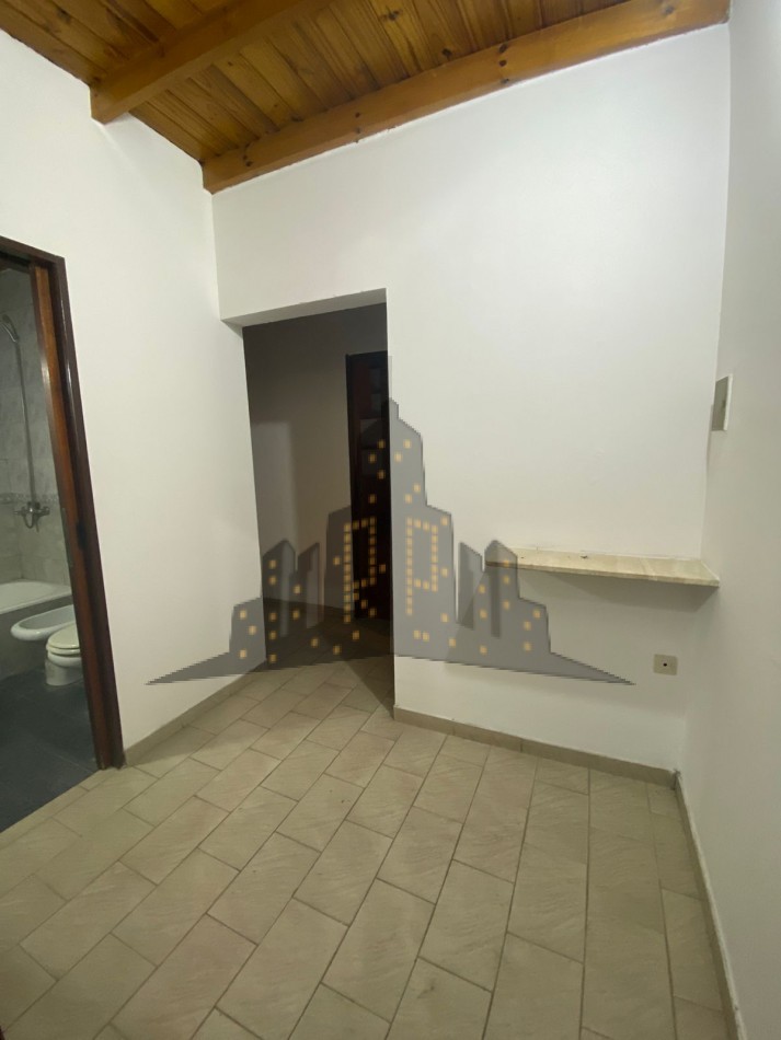 ALQUILER - 4 AMBIENTES - PRIMER PISO POR ESCALERA - ENTRADA INDIVIDUAL - V.BOSCH - SIN EXPENSAS