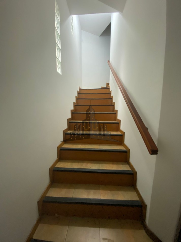 ALQUILER - DEPTO PRIMER PISO POR ESCALERA - TRES AMBIENTES - SIN EXPENSAS - V.BOSCH