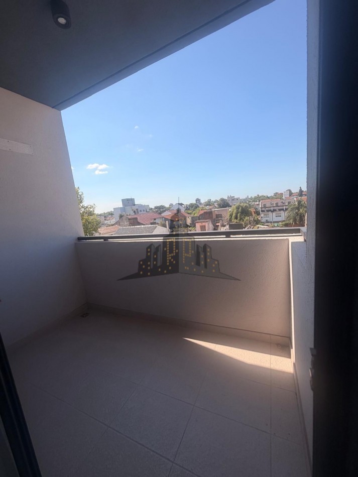 ALQUILER - DEPTO DOS AMBIENTES A ESTRENAR  AL FRENTE - CON BALCON - 