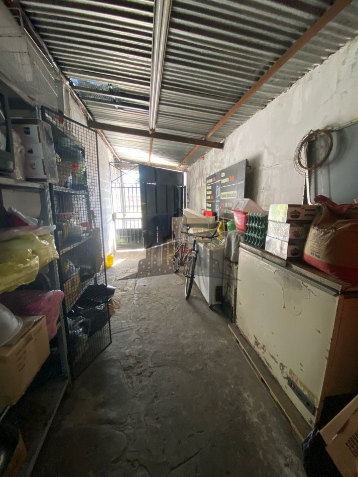 VENTA EN BLOCK - LOCAL COMERCIAL + LOTE EN ESQUINA - CASEROS CENTRO - INVERSION