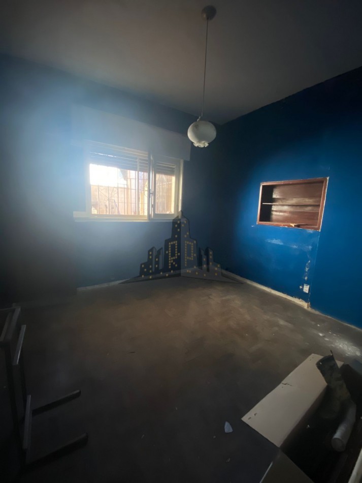 VENTA - CASA 4 AMBIENTES - LOTE PROPIO - A REFACCIONAR - CASEROS NORTE