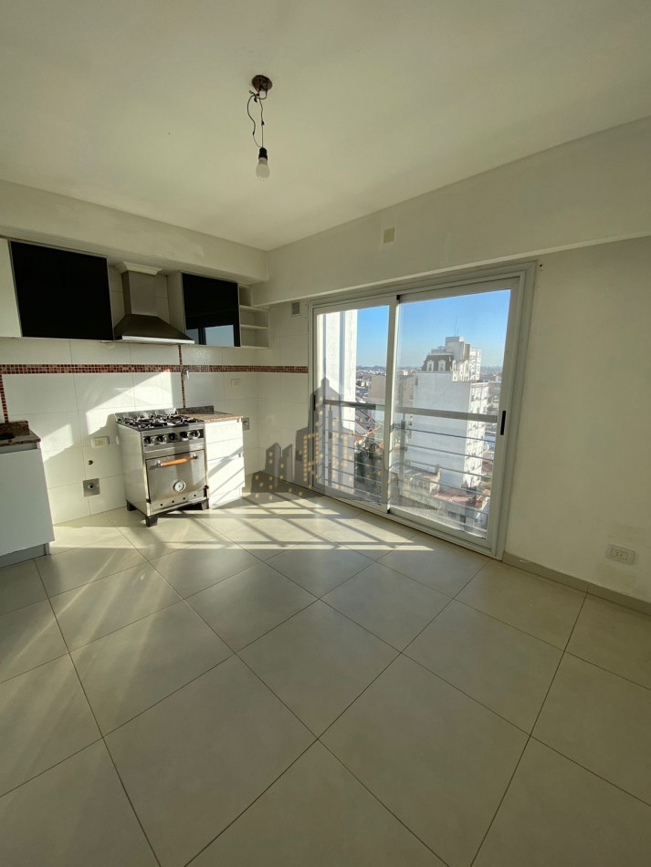 ALQUILER - DUPLEX TRES AMBIENES - CASEROS CENTRO -