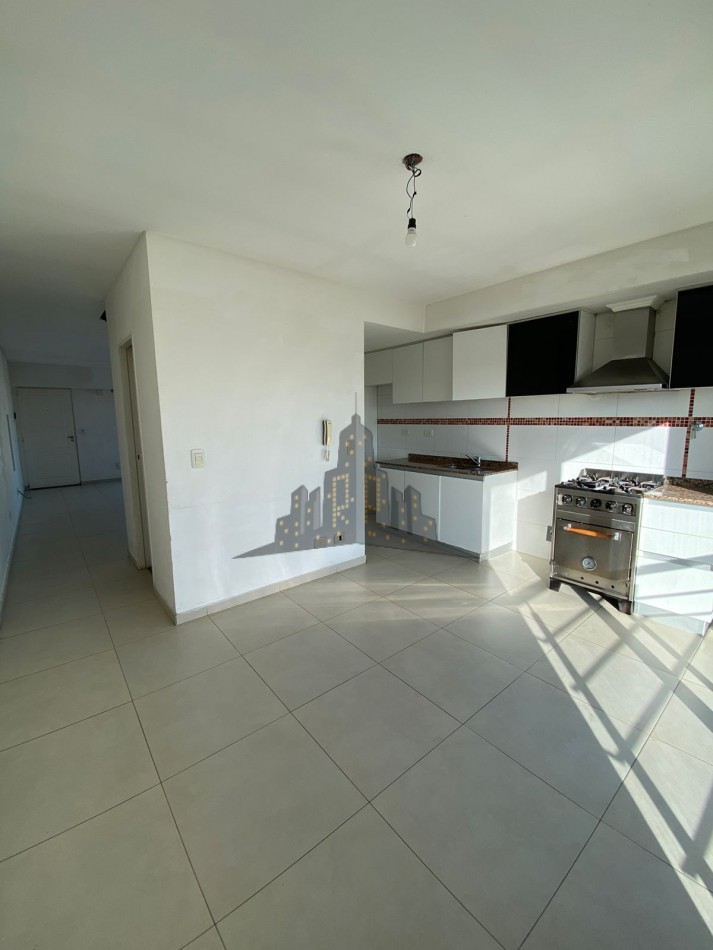 ALQUILER - DUPLEX TRES AMBIENES - CASEROS CENTRO -
