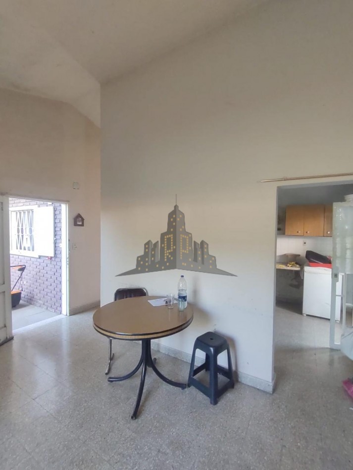  VENTA - CASA TRES AMBIENTES CON FONDO LIBRE - CASEROS 