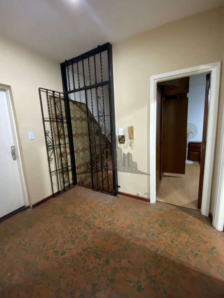 VENTA - CASA CHALET 4 AMBIENTES - CON JARDIN Y PILETA - CIUDADELA