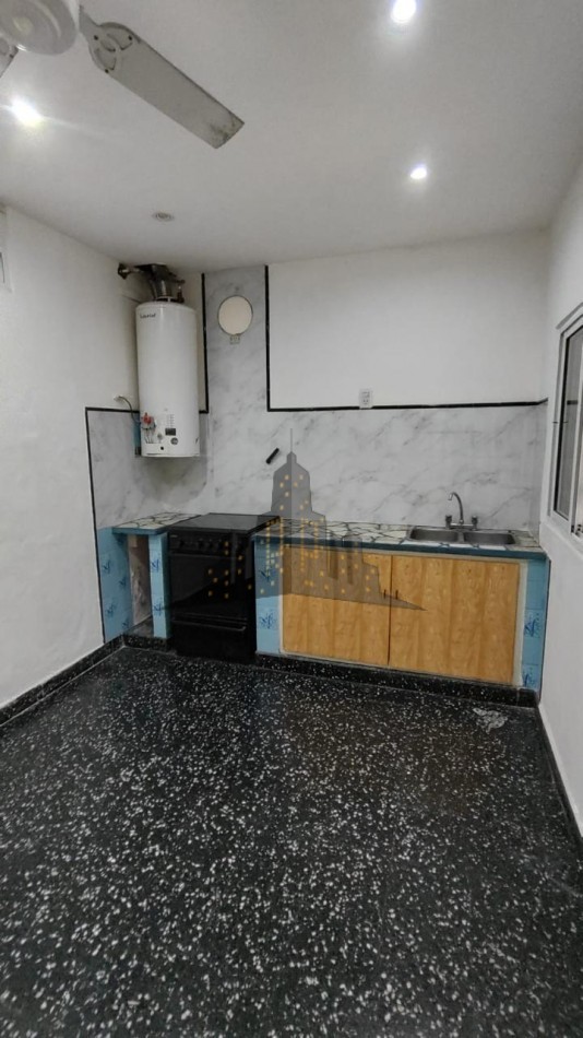  ALQUILER - PH AL FRENTE TRES AMBIENTES CON PATIO - SAENZ PEÑA - 