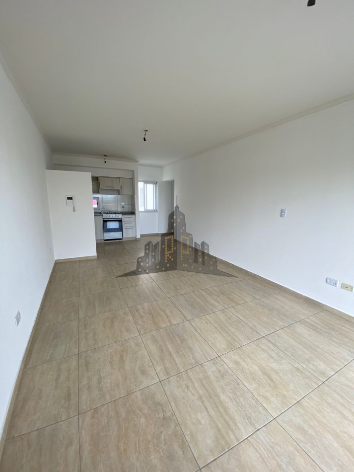 ALQUILER - MONONAMBIENTE CON BALCON - CASEROS -