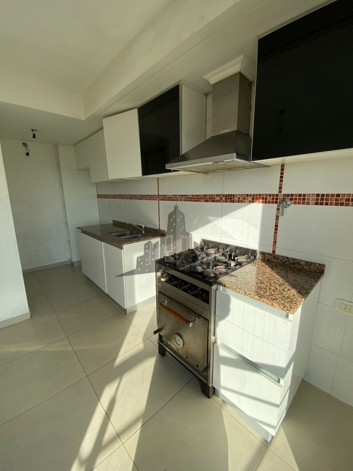 ALQUILER - DUPLEX TRES AMBIENES - CASEROS CENTRO -