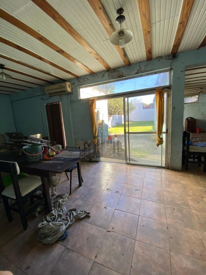 VENTA - IMPORTANTE LOTE - CASA 4 AMBIENTES - IDEAL INVERSION -