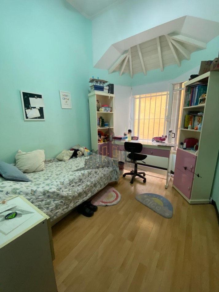 VENTA - CASA SOBRE LOTE PROPIO EN CASEROS | UBICACION ESTRATEGICA + GRAN POTENCIAL - 