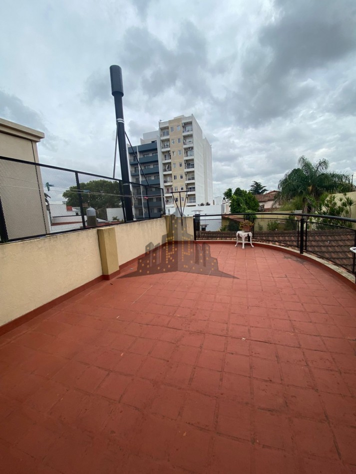 VENTA - CASA SOBRE LOTE PROPIO EN CASEROS | UBICACION ESTRATEGICA + GRAN POTENCIAL - 