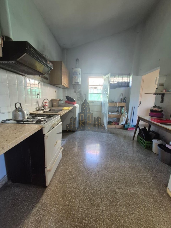  VENTA - CASA TRES AMBIENTES CON FONDO LIBRE - CASEROS 