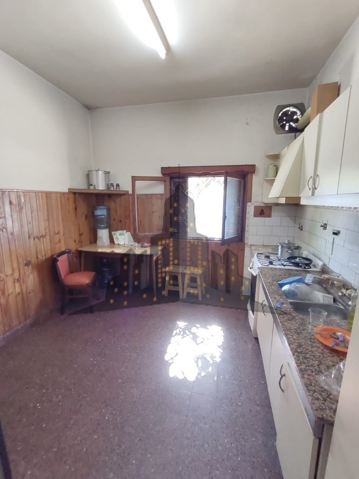 VENTA - CASA - LOTE PROPIO - CASEROS - 4 CUATRO AMBIENTES - TERRAZA PROPIA - PARRILLA - OPORTUNIDAD.