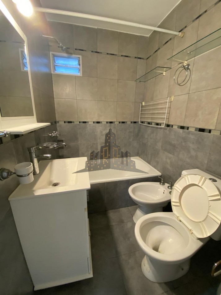 ALQUILER - DOS AMBIENTES - CASEROS CENTRO -
