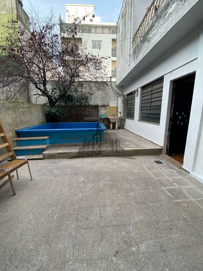 ALQUILER - CASEROS NORTE - CASA PH 3 AMBIENTES - PATIO - NO POSEE EXPENSAS