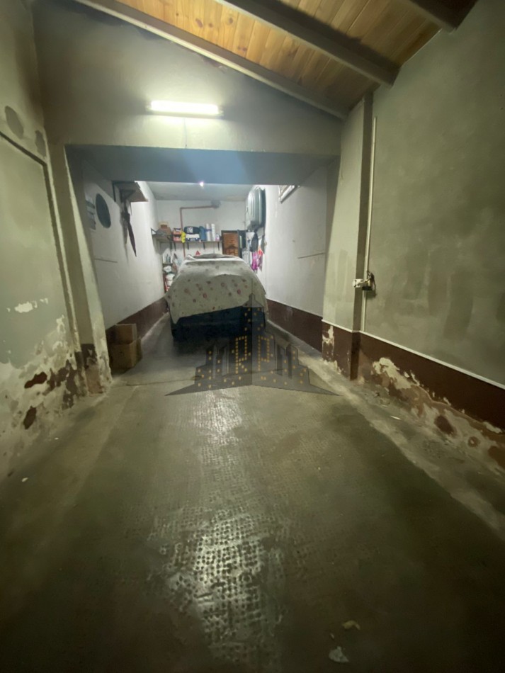 VENTA - CASA SOBRE LOTE PROPIO EN CASEROS | UBICACION ESTRATEGICA + GRAN POTENCIAL - 