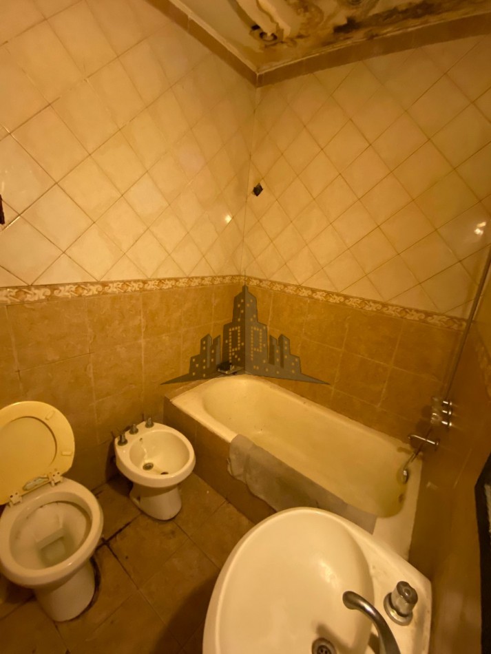 VENTA - IMPORTANTE LOTE - CASA 4 AMBIENTES - IDEAL INVERSION -