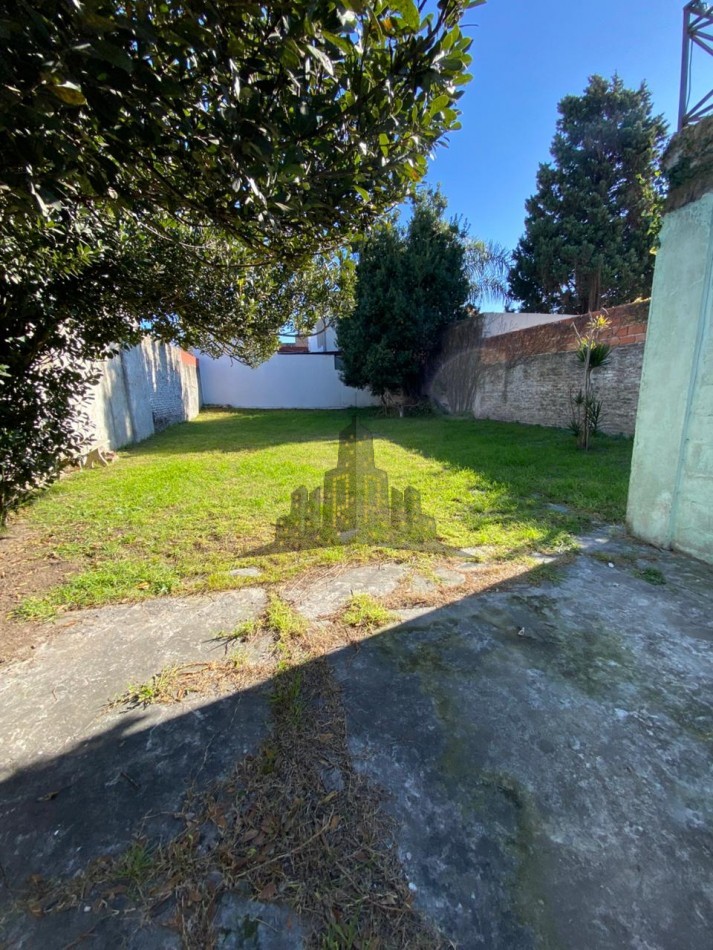VENTA - IMPORTANTE LOTE - CASA 4 AMBIENTES - IDEAL INVERSION -