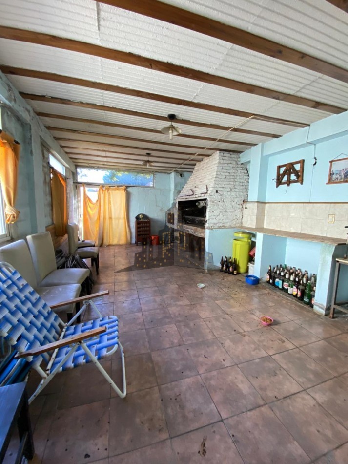 VENTA - IMPORTANTE LOTE - CASA 4 AMBIENTES - IDEAL INVERSION -