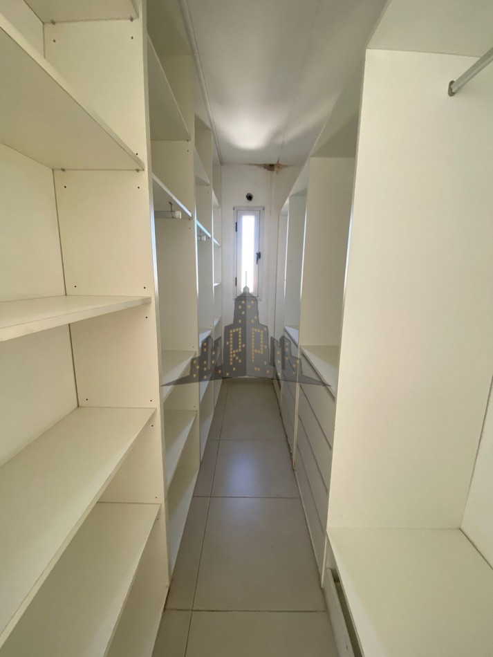 ALQUILER - DUPLEX TRES AMBIENES - CASEROS CENTRO -