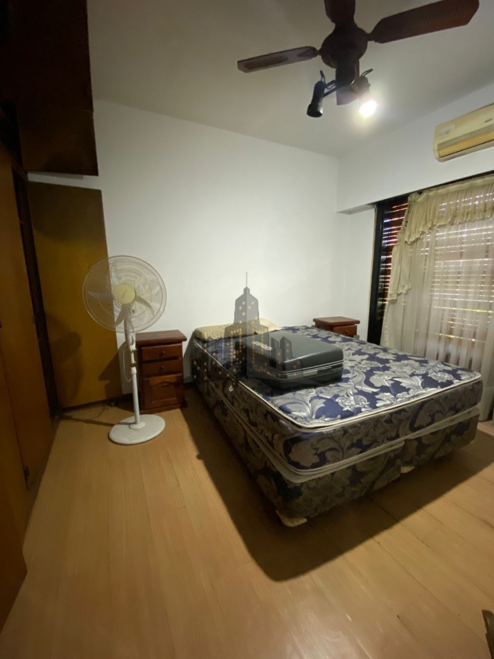 VENTA - CASA CHALET 4 AMBIENTES - CON JARDIN Y PILETA - CIUDADELA