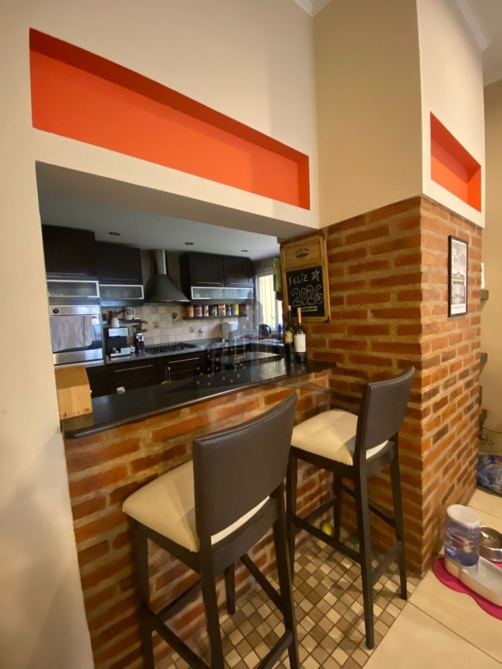 VENTA - CASA SOBRE LOTE PROPIO EN CASEROS | UBICACION ESTRATEGICA + GRAN POTENCIAL - 