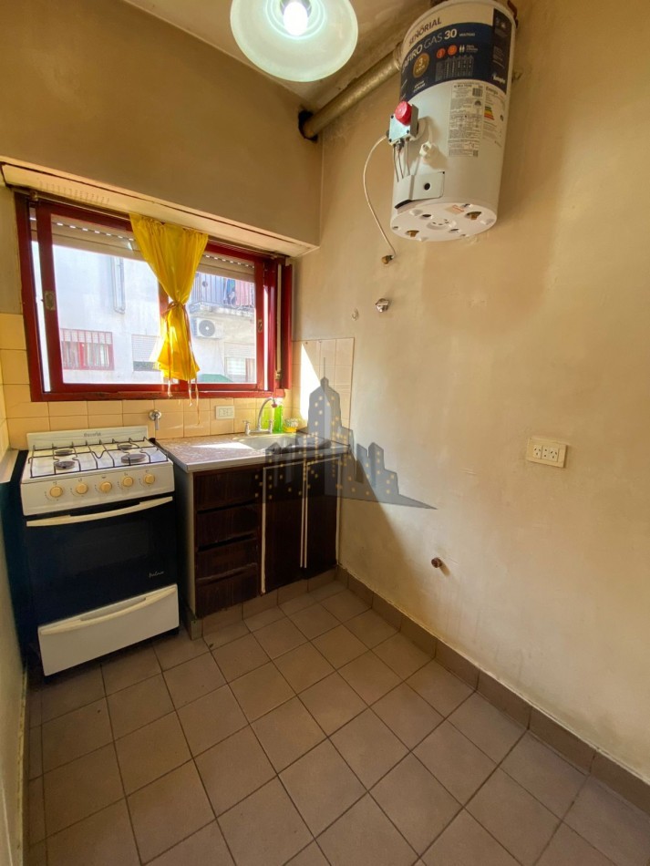 ALQUILER - DEPARTAMENTO DOS AMBIENTES - CON BALCON - CASEROS NORTE - PRIMER PISO POR ESCALERA 