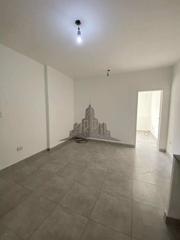 ALQUILER - DOS AMBIENTES - CASEROS CENTRO -