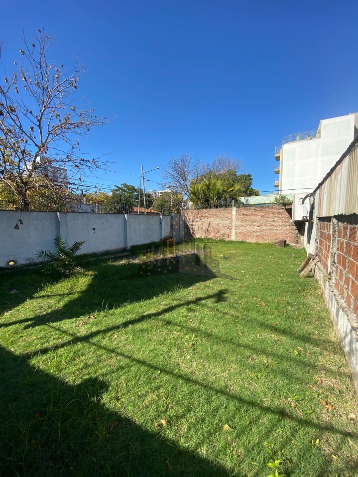 VENTA EN BLOCK - LOCAL COMERCIAL + LOTE EN ESQUINA - CASEROS CENTRO - INVERSION