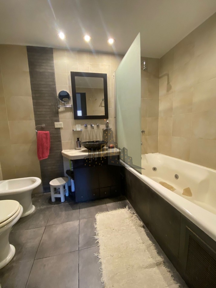 VENTA - CASA SOBRE LOTE PROPIO EN CASEROS | UBICACION ESTRATEGICA + GRAN POTENCIAL - 