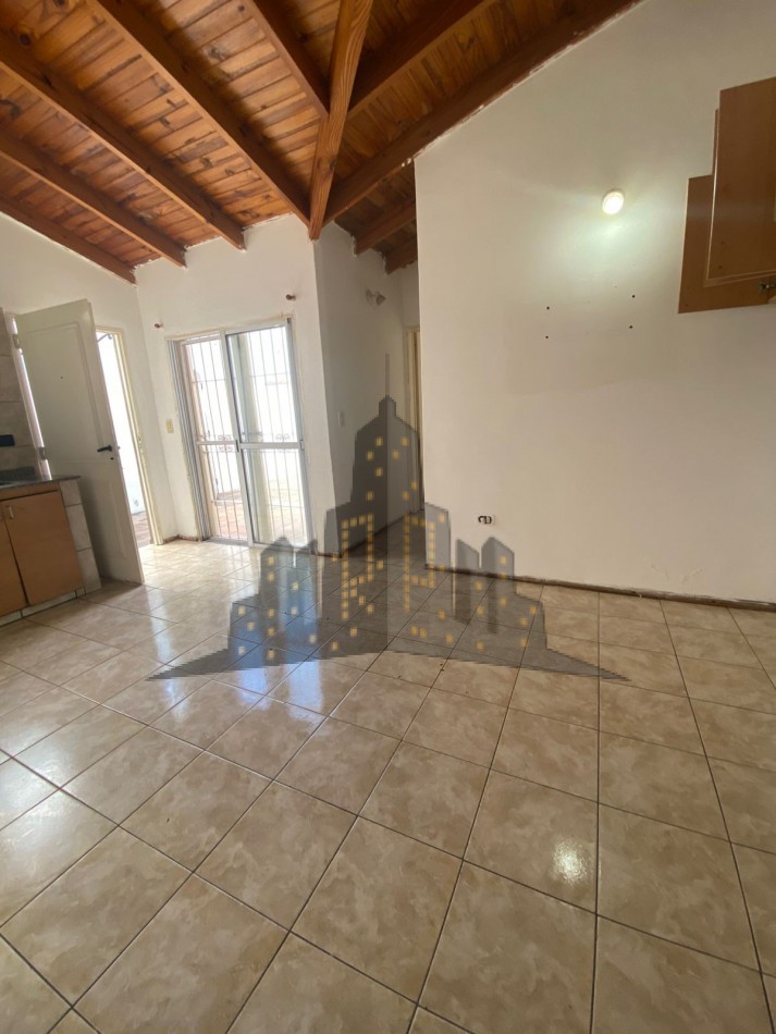 ALQUILER - PH - DOS AMBIENTES CON PATIO - CASEROS NORTE - SIN EXPENSAS