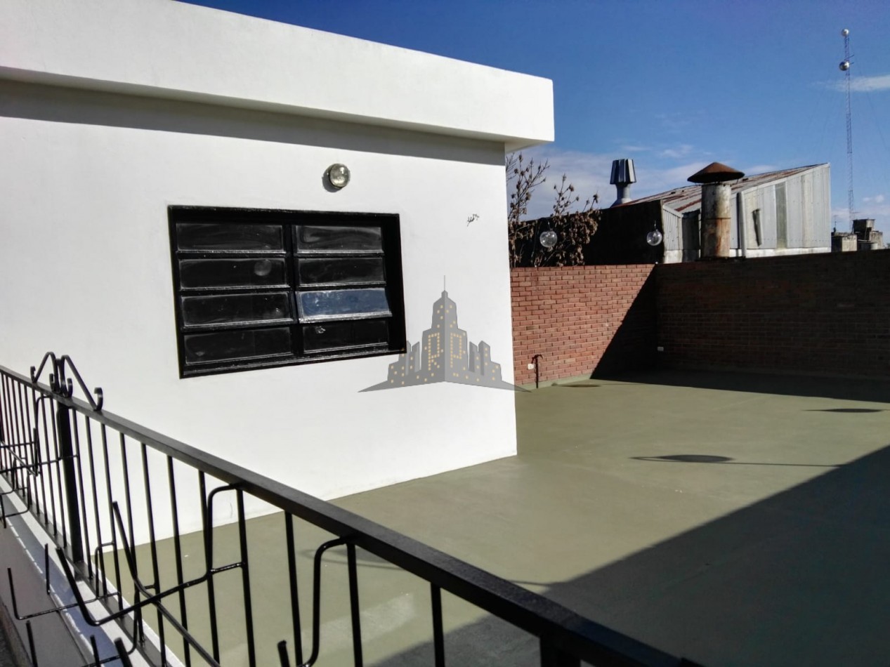 VENTA - GALPON + CASA 3 AMBIENTES PRIMES PISO - EXCELENTE PROPIEDAD  - CASEROS 