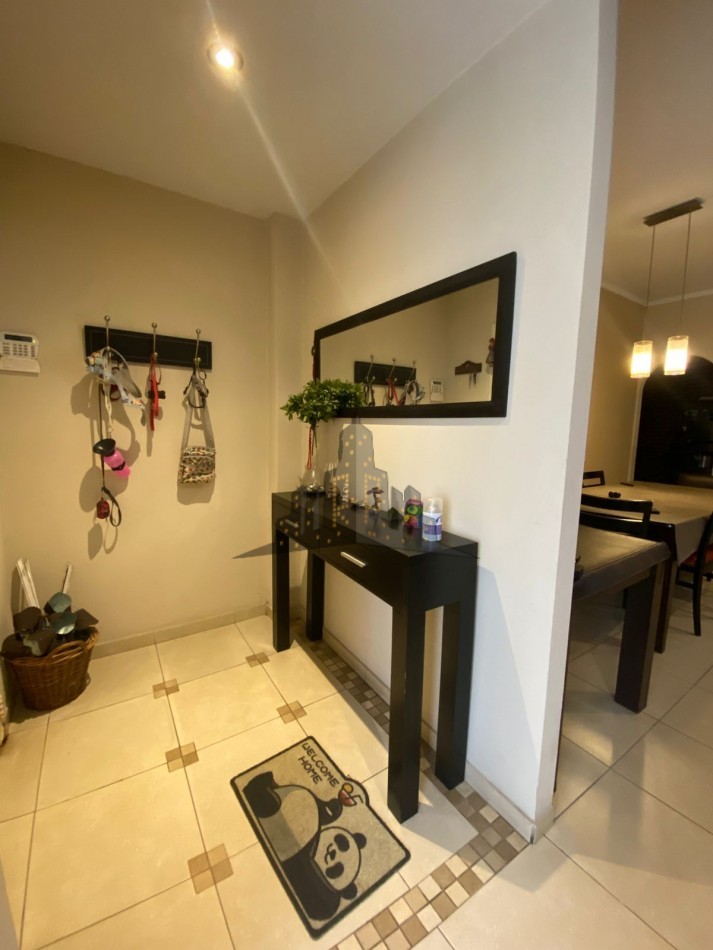 VENTA - CASA SOBRE LOTE PROPIO EN CASEROS | UBICACION ESTRATEGICA + GRAN POTENCIAL - 