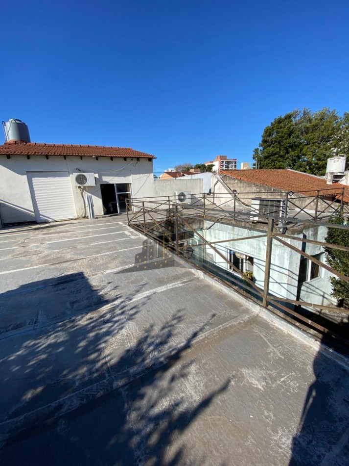 VENTA - IMPORTANTE LOTE - CASA 4 AMBIENTES - IDEAL INVERSION -