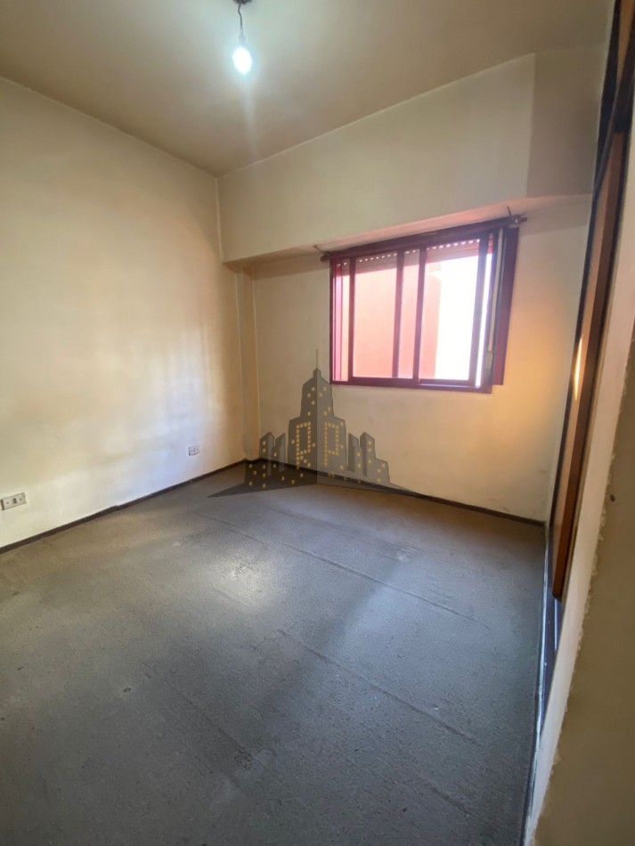 ALQUILER - DEPARTAMENTO DOS AMBIENTES - CON BALCON - CASEROS NORTE - PRIMER PISO POR ESCALERA 