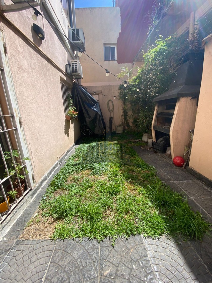 VENTA - PH 3 AMB AL FRENTE CON PATIO -- ENTRADA INDEPENDIENTE - CASEROS NORTE - APTO CREDITO BANCARIO -