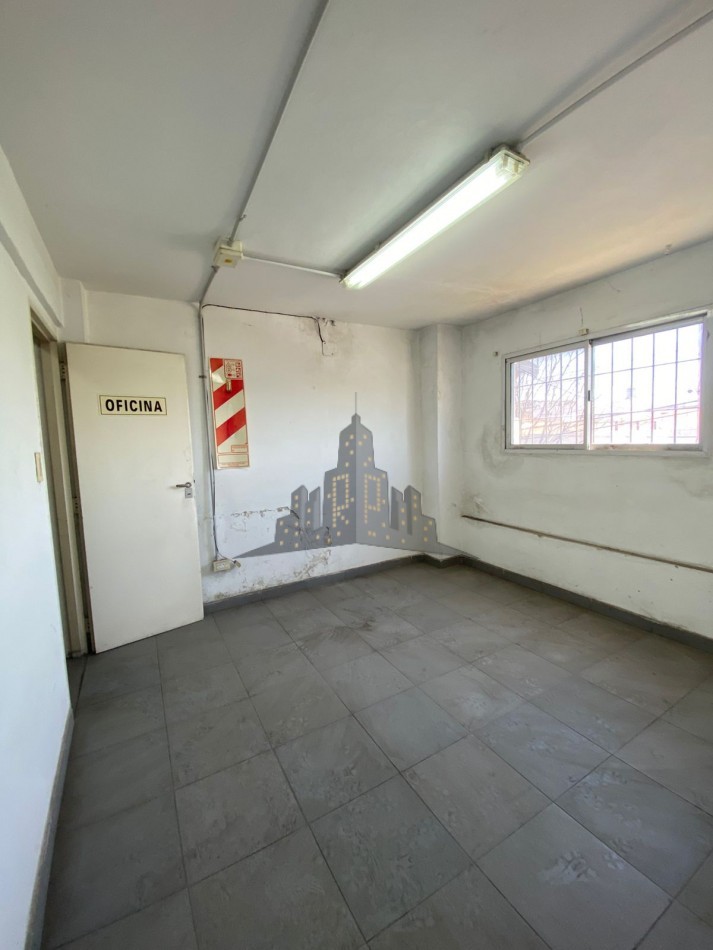 ALQUILER - GALPON INDUSTRIAL/LOGISTICA - SALIDA A DOS CALLES  - CASEROS 