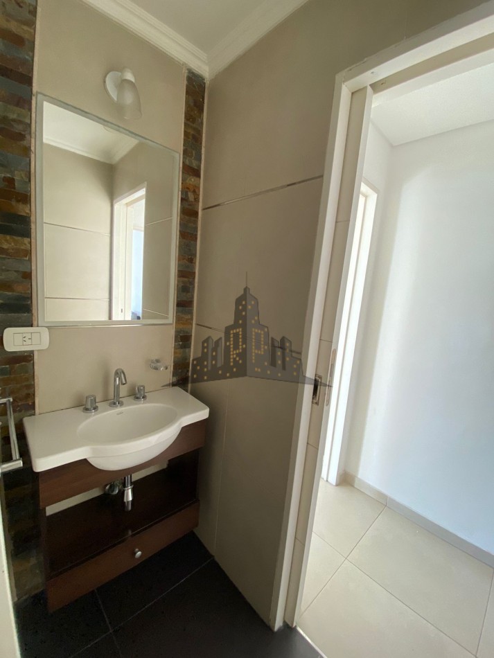 ALQUILER - DUPLEX TRES AMBIENES - CASEROS CENTRO -