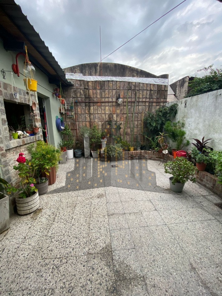 VENTA - CASA PH 3 AMBIENTES AL FRENTE - CON PATIO - CASEROS NORTE 