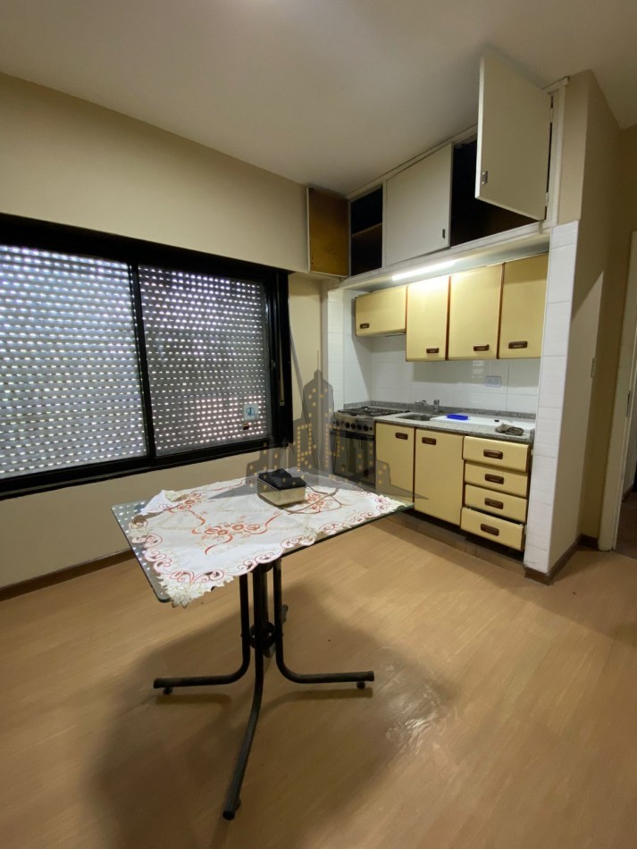 VENTA - CASA CHALET 4 AMBIENTES - CON JARDIN Y PILETA - CIUDADELA