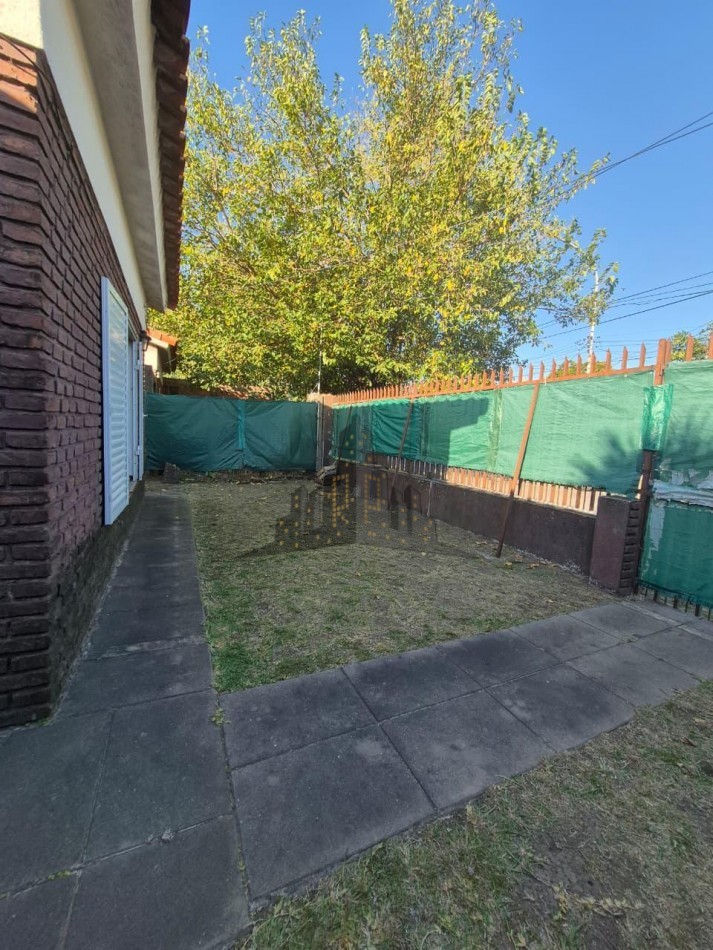  VENTA - CASA TRES AMBIENTES CON FONDO LIBRE - CASEROS 