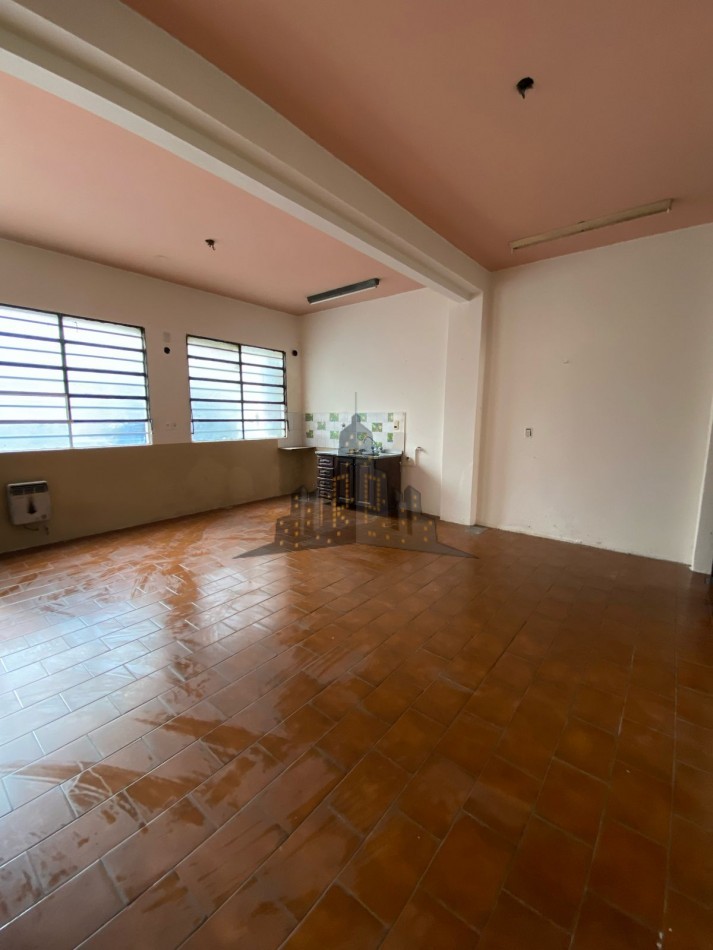 ALQUILER - CASEROS NORTE - CASA PH 3 AMBIENTES - PATIO - NO POSEE EXPENSAS