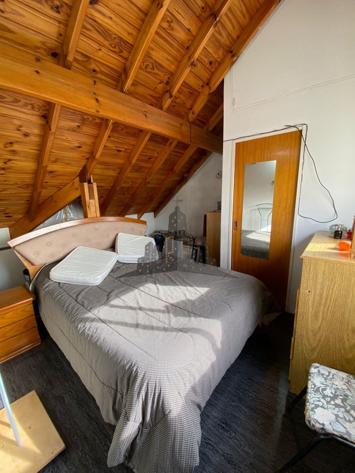 VENTA - DEPTO TIPO DUPLEX TRES AMBIENTES - SANTOS LUGARES - COCHERA CUBIERTA -