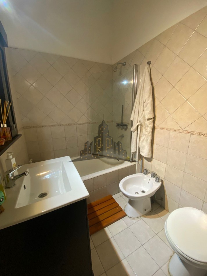 VENTA - PH 3 AMB AL FRENTE CON PATIO -- ENTRADA INDEPENDIENTE - CASEROS NORTE - APTO CREDITO BANCARIO -
