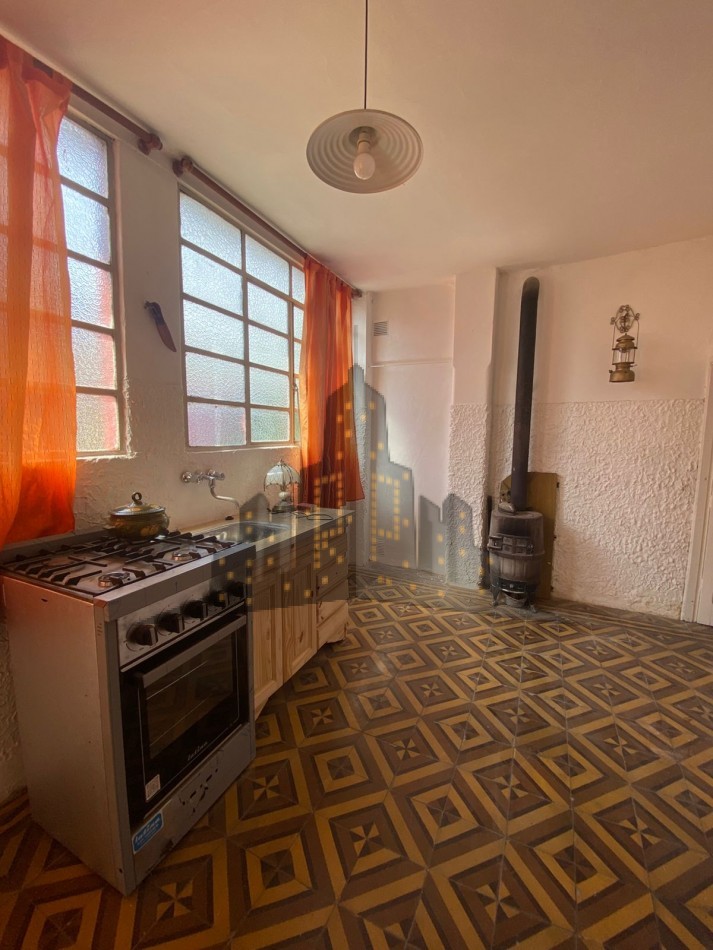 ALQUILER - PH TIPO PENSION - 2 AMBIENTES - CASEROS NORTE