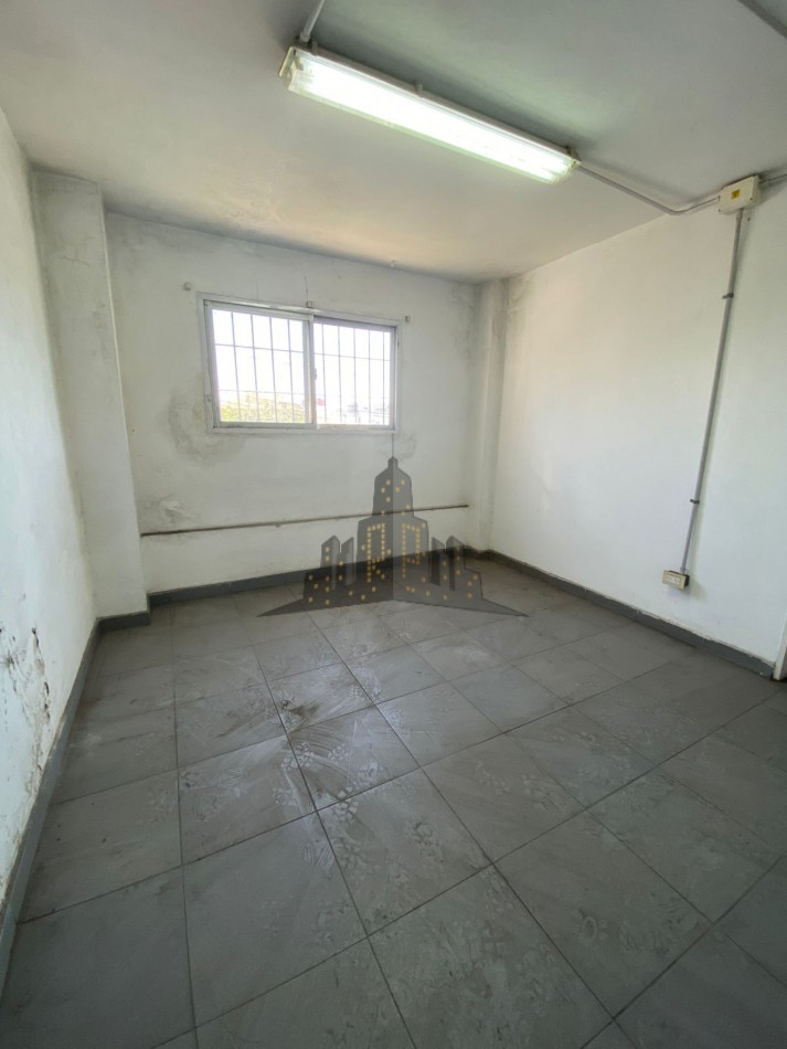 ALQUILER - GALPON INDUSTRIAL/LOGISTICA - SALIDA A DOS CALLES  - CASEROS 