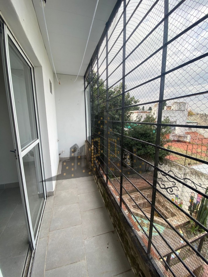 ALQUILER - DEPTO DOS AMBIENTES - DOBLE BALCON - SANTOS LUGARES - BAJAS EXPENSAS 