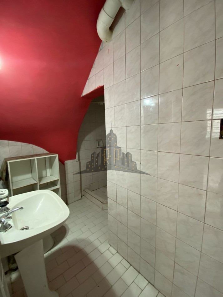 ALQUILER - CASEROS NORTE - CASA PH 3 AMBIENTES - PATIO - NO POSEE EXPENSAS